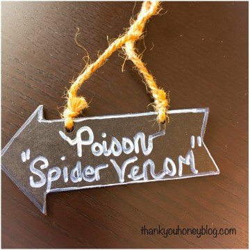 DIY Halloween Bottle Décor