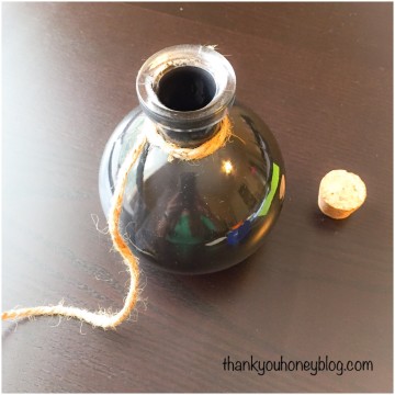 DIY Halloween Bottle Décor