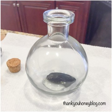 DIY Halloween Bottle Décor